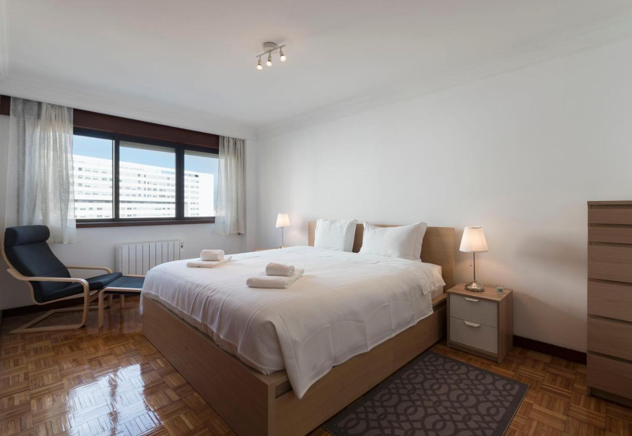 Lovelystay - Charming 3Br Flat W/ Free Parking In Devesas ヴィラ・ノヴァ・デ・ガイア エクステリア 写真