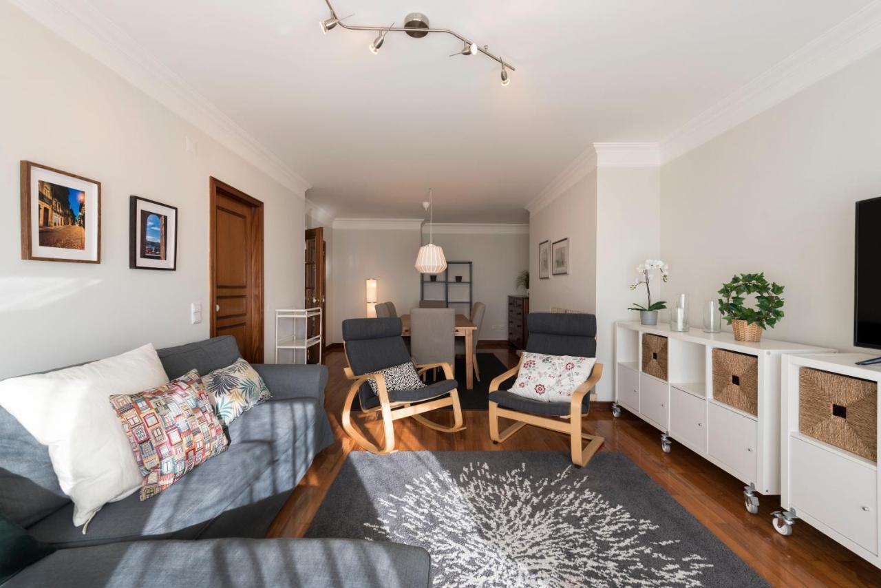 Lovelystay - Charming 3Br Flat W/ Free Parking In Devesas ヴィラ・ノヴァ・デ・ガイア エクステリア 写真