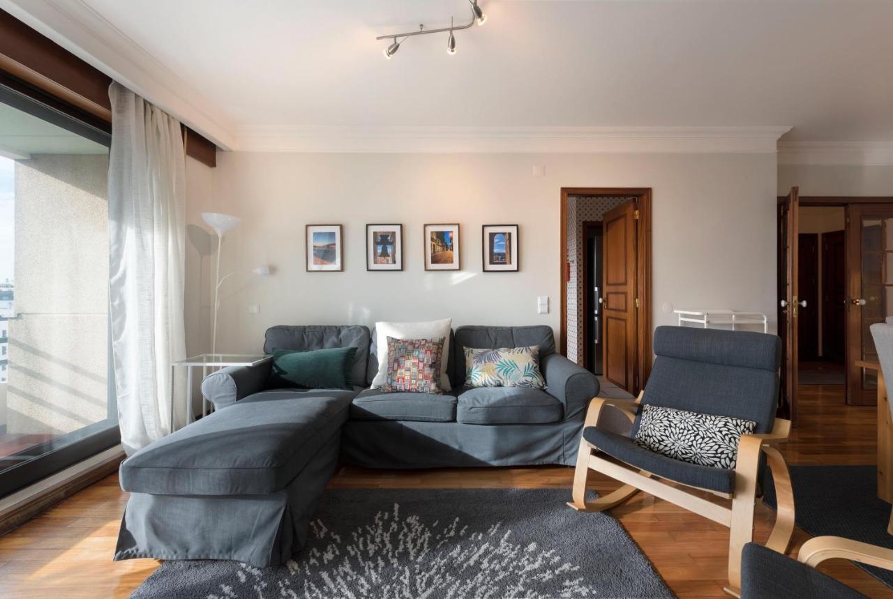 Lovelystay - Charming 3Br Flat W/ Free Parking In Devesas ヴィラ・ノヴァ・デ・ガイア エクステリア 写真