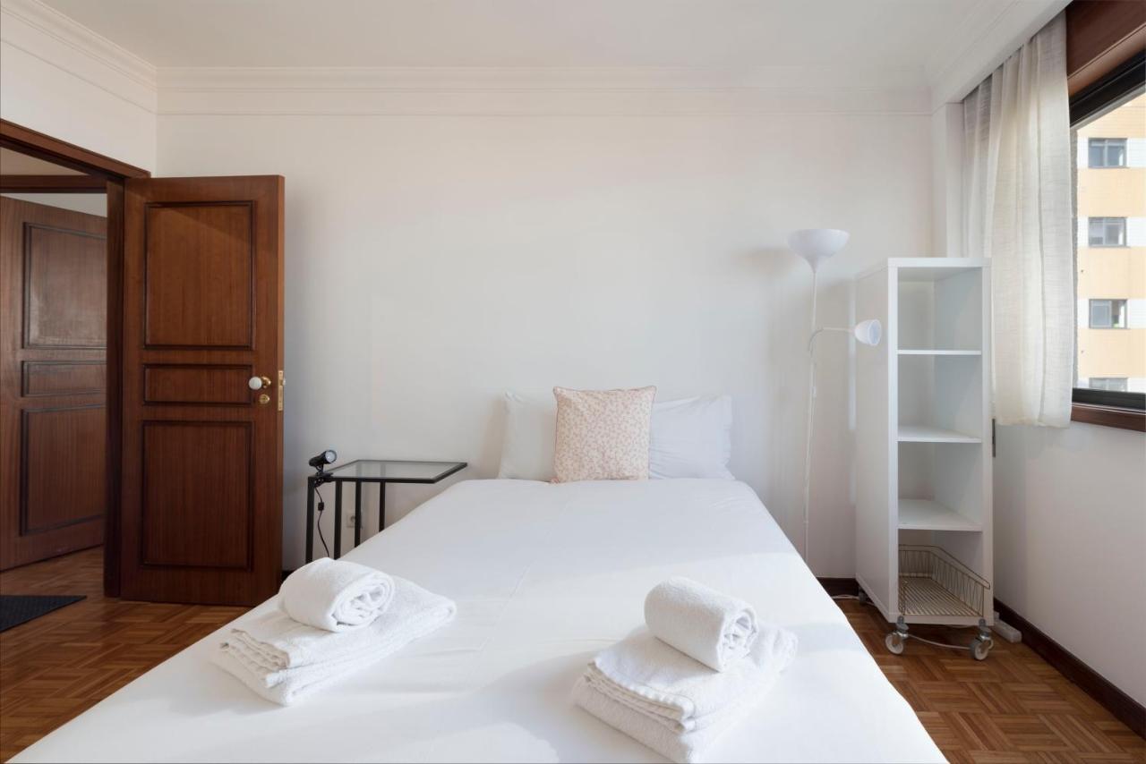Lovelystay - Charming 3Br Flat W/ Free Parking In Devesas ヴィラ・ノヴァ・デ・ガイア エクステリア 写真