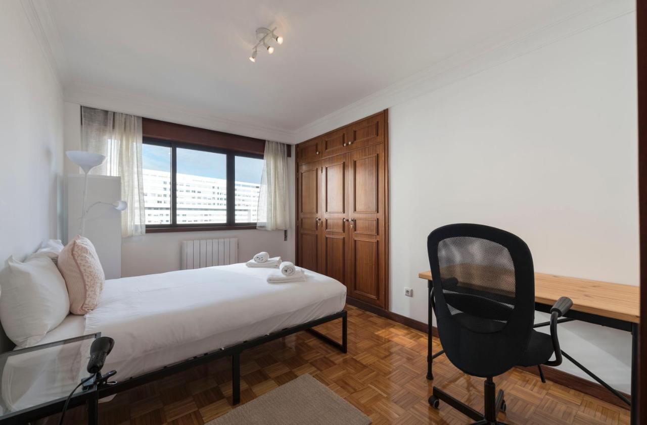 Lovelystay - Charming 3Br Flat W/ Free Parking In Devesas ヴィラ・ノヴァ・デ・ガイア エクステリア 写真