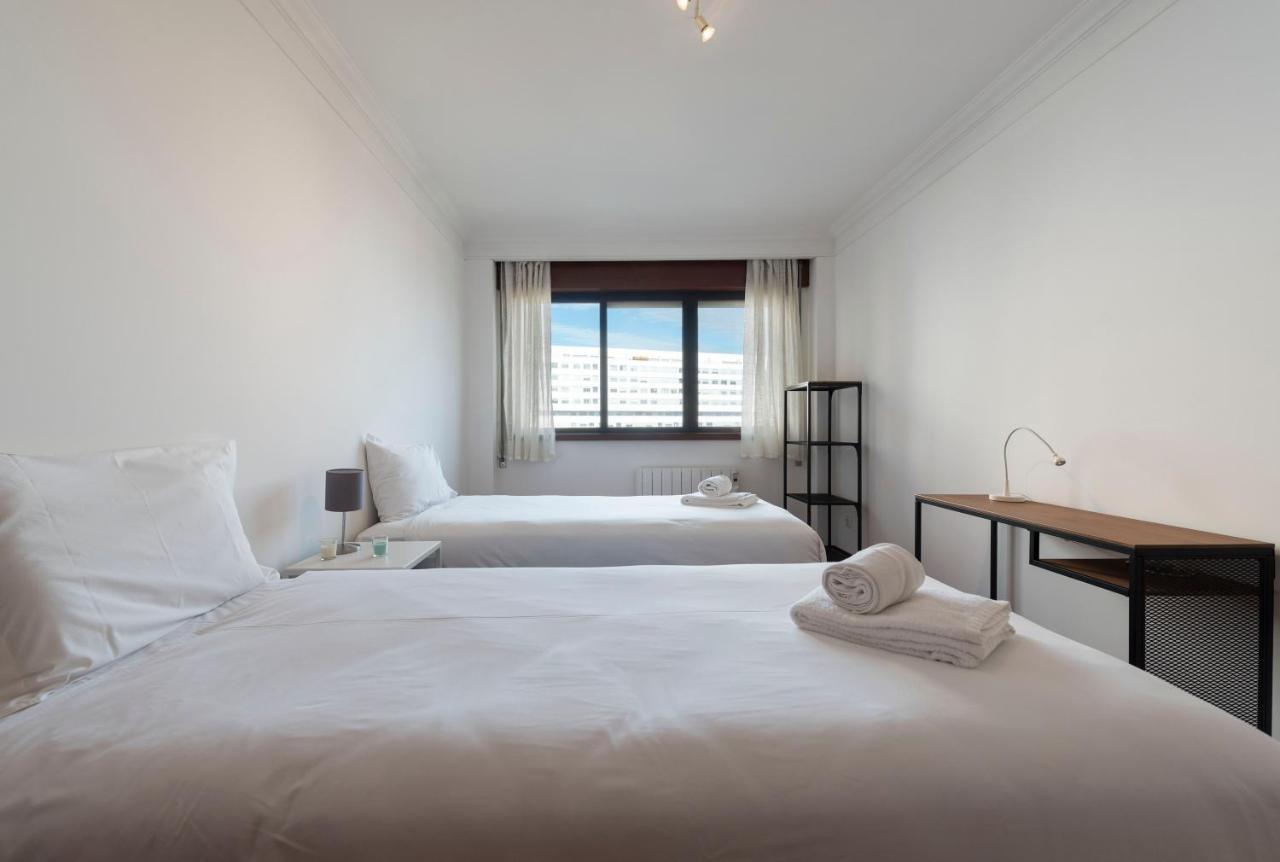Lovelystay - Charming 3Br Flat W/ Free Parking In Devesas ヴィラ・ノヴァ・デ・ガイア エクステリア 写真