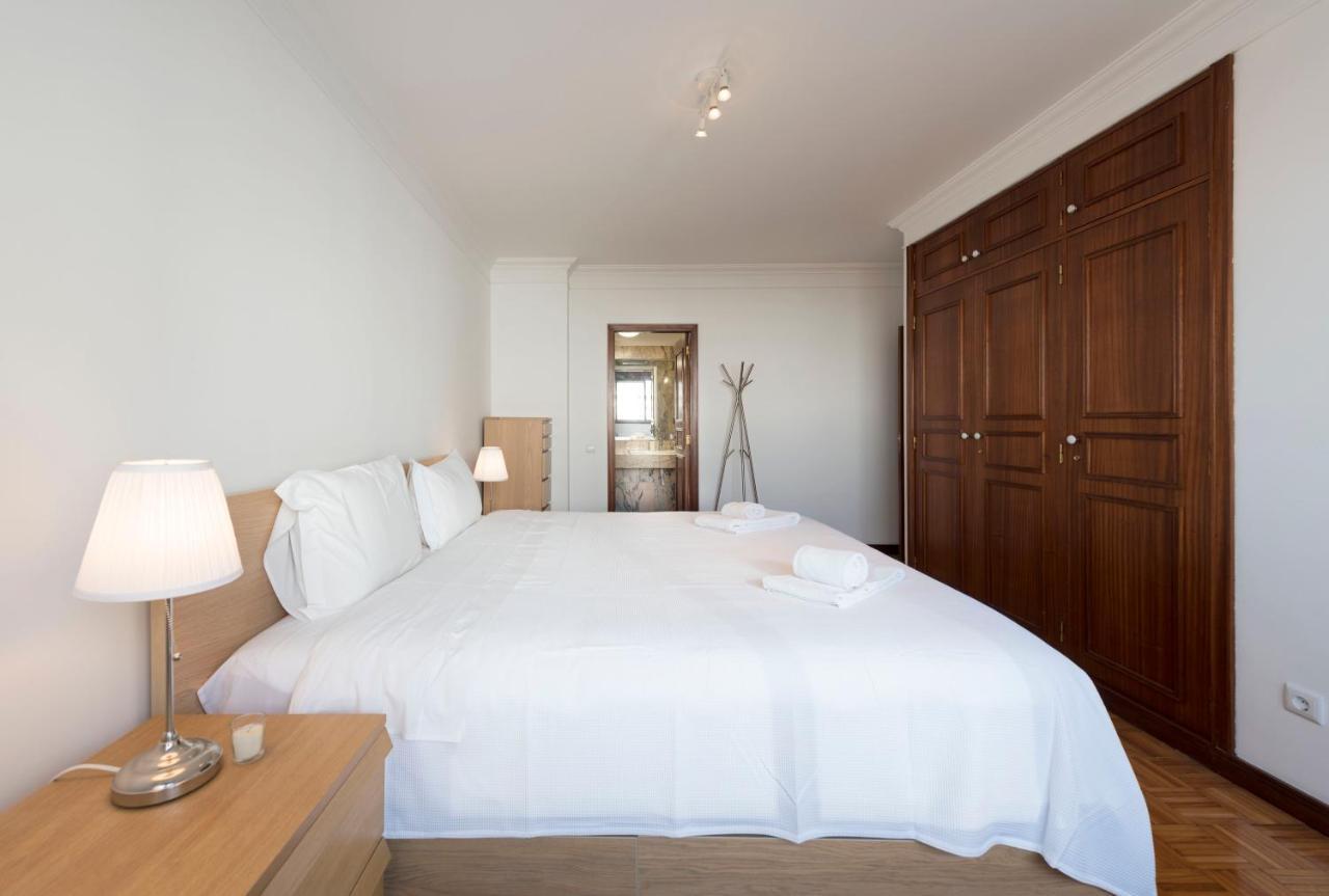 Lovelystay - Charming 3Br Flat W/ Free Parking In Devesas ヴィラ・ノヴァ・デ・ガイア エクステリア 写真