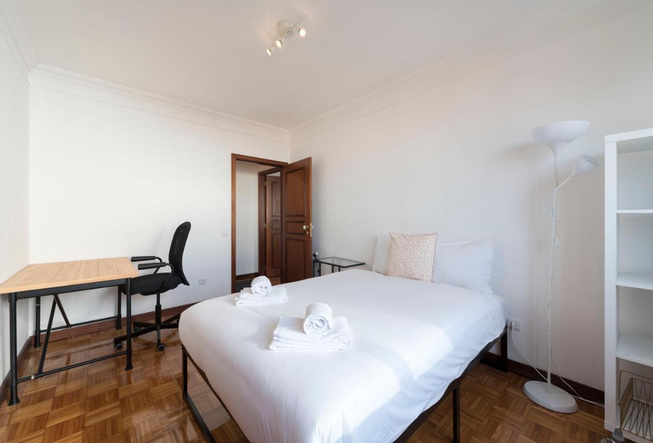 Lovelystay - Charming 3Br Flat W/ Free Parking In Devesas ヴィラ・ノヴァ・デ・ガイア エクステリア 写真