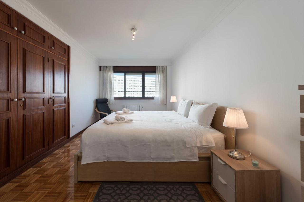 Lovelystay - Charming 3Br Flat W/ Free Parking In Devesas ヴィラ・ノヴァ・デ・ガイア エクステリア 写真